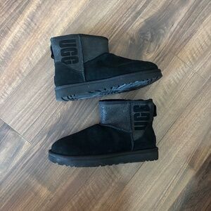 UGG Australia Women's Classic Mini Sparkle Boot - Black